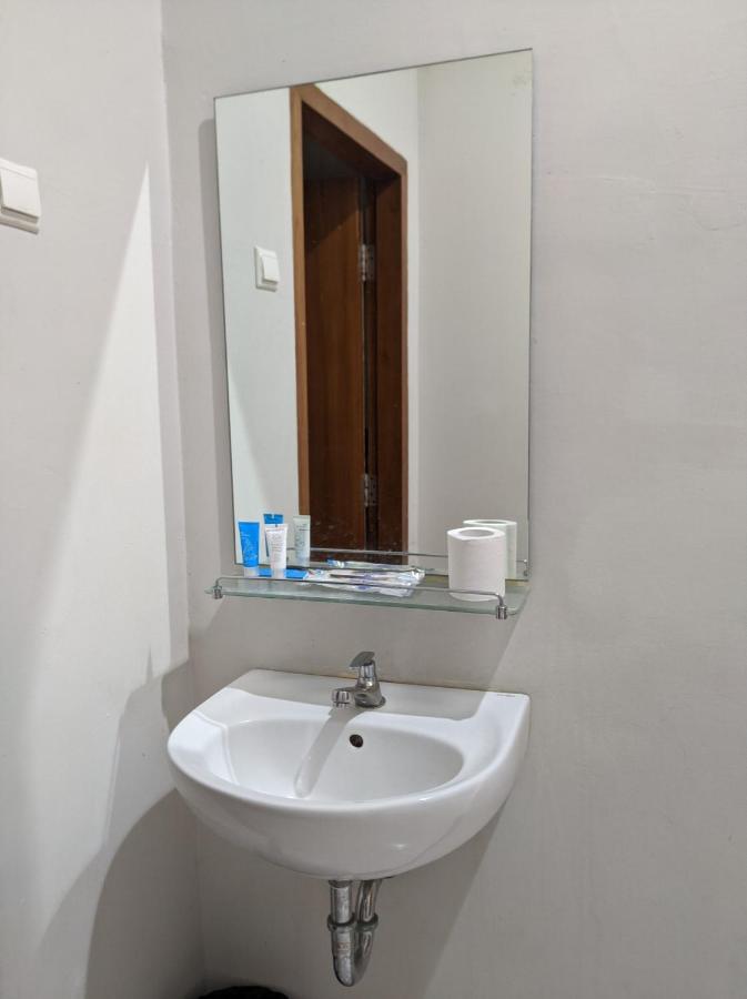 Отель Twin Star Surakarta  Экстерьер фото