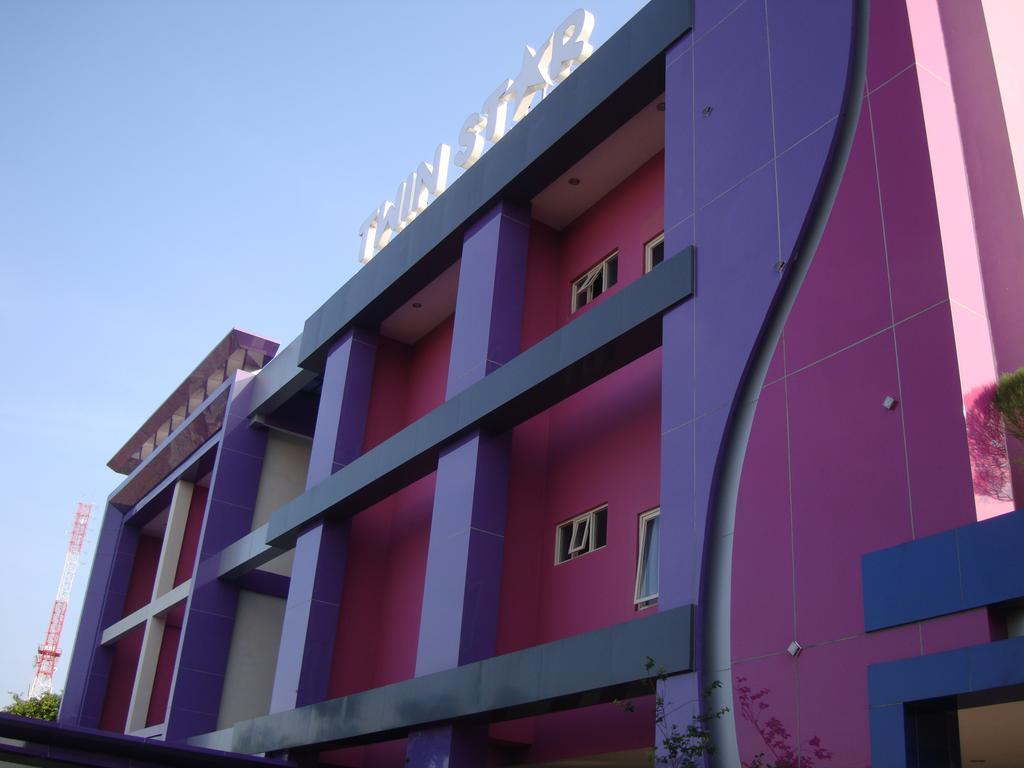 Отель Twin Star Surakarta  Экстерьер фото
