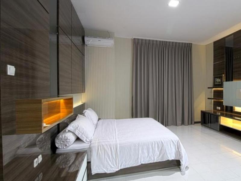 Отель Twin Star Surakarta  Экстерьер фото