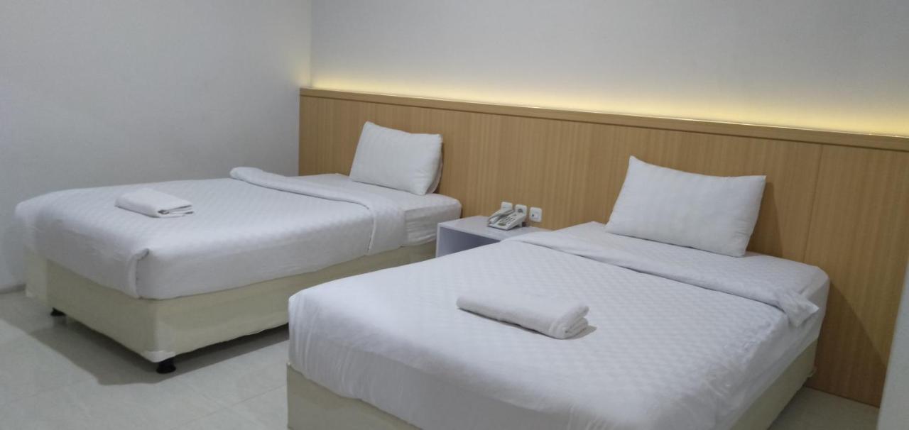Отель Twin Star Surakarta  Экстерьер фото